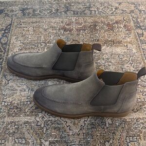 Magnanni Gray Chelsea Boots